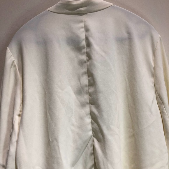 Torrid Blazer 1X Cream Crepe Cutaway Whisper White Open Front Career Pockets - Picture 9 of 16